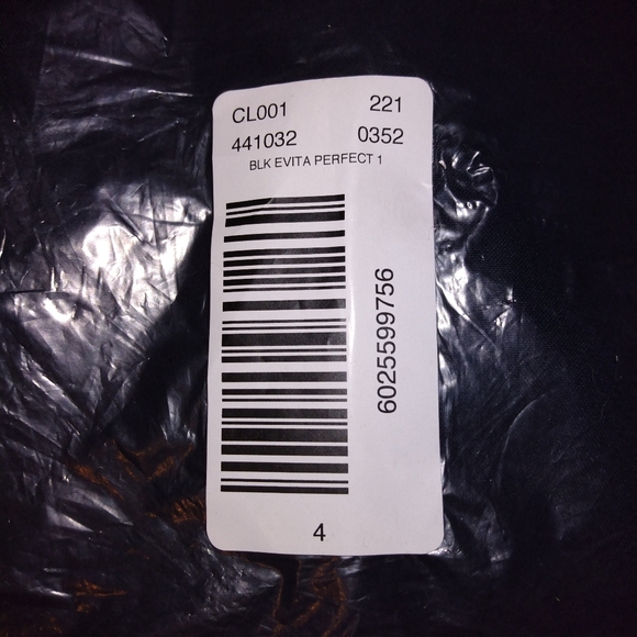 NWT Ann Taylor Black one-button blazer in double knit size 4 - Picture 5 of 5